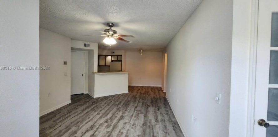 Condo in West Palm Beach, Florida, 2 bedrooms  № 1923802