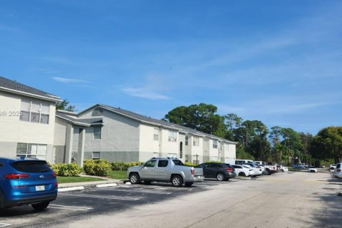 Condo in West Palm Beach, Florida, 2 bedrooms  № 1923802 - photo 17