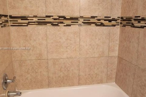 Condo in West Palm Beach, Florida, 2 bedrooms  № 1923802 - photo 8