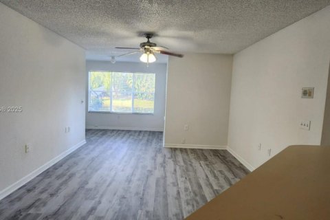 Condo in West Palm Beach, Florida, 2 bedrooms  № 1923802 - photo 2
