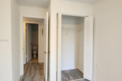 Condo in West Palm Beach, Florida, 2 bedrooms  № 1923802 - photo 6