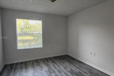 Condo in West Palm Beach, Florida, 2 bedrooms  № 1923802 - photo 4