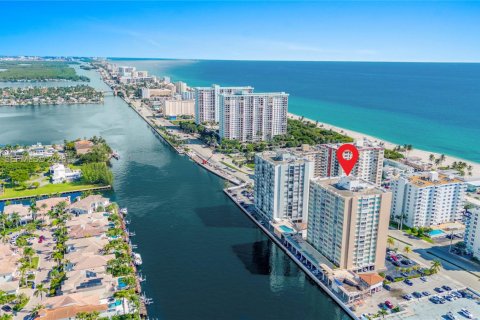 Купить кондоминиум в Холливуд, Флорида 2 спальни, 119.66м2, № 2025768 - фото 17