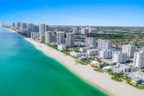 Купить кондоминиум в Холливуд, Флорида 2 спальни, 119.66м2, № 2025768 - фото 8