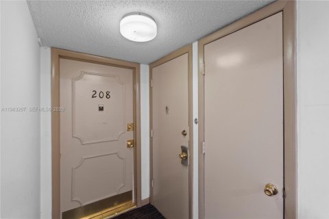 Купить кондоминиум в Холливуд, Флорида 2 спальни, 119.66м2, № 2025768 - фото 26