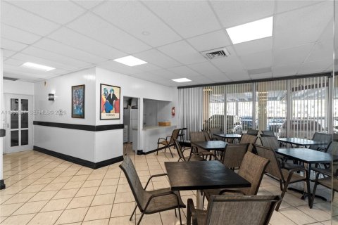 Купить кондоминиум в Холливуд, Флорида 2 спальни, 119.66м2, № 2025768 - фото 24