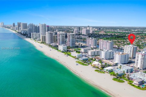 Купить кондоминиум в Холливуд, Флорида 2 спальни, 119.66м2, № 2025768 - фото 7