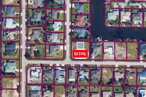 Купить земельный участок в Кейп-Корал, Флорида № 1992749 - фото 7