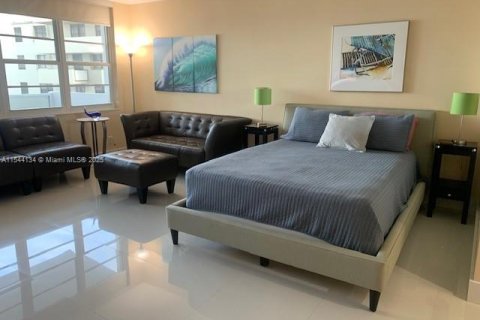 Copropriété à louer à Miami Beach, Floride: 48.77 m2 № 1860550 - photo 1