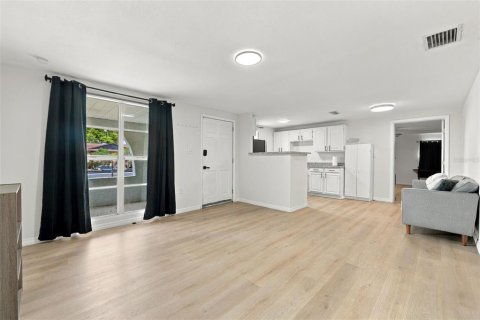 Casa en venta en Tampa, Florida, 4 dormitorios, 123 m2 № 2377971 - foto 6
