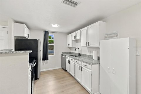 Casa en venta en Tampa, Florida, 4 dormitorios, 123 m2 № 2377971 - foto 10
