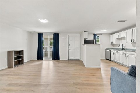 Casa en venta en Tampa, Florida, 4 dormitorios, 123 m2 № 2377971 - foto 5