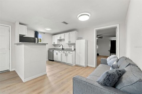 Casa en venta en Tampa, Florida, 4 dormitorios, 123 m2 № 2377971 - foto 8