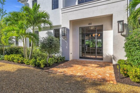 House in Hobe Sound, Florida 4 bedrooms, 321.26 sq.m. № 2003231 - photo 4