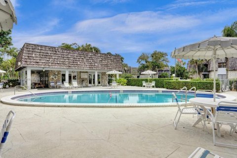 Condo in Oakland Park, Florida, 2 bedrooms № 1965784 - photo 24