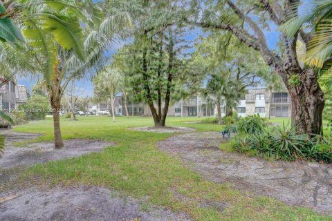 Condo in Oakland Park, Florida, 2 bedrooms № 1965784 - photo 21