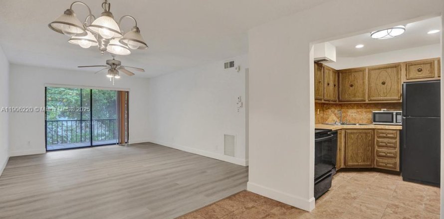 Condo in Oakland Park, Florida, 2 bedrooms № 1965784