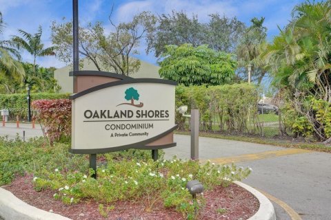 Condo in Oakland Park, Florida, 2 bedrooms № 1965784 - photo 26