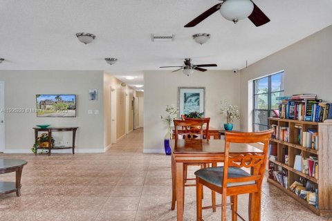 Condo in Oakland Park, Florida, 2 bedrooms № 1965784 - photo 25