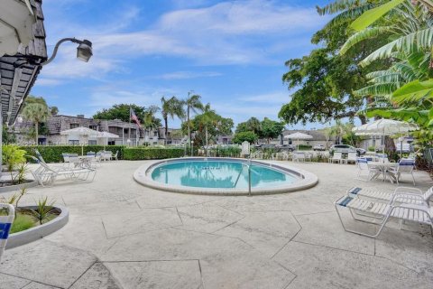 Condo in Oakland Park, Florida, 2 bedrooms № 1965784 - photo 23