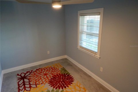 House in Port Richey, Florida 4 bedrooms, 341.14 sq.m. № 2210038 - photo 23