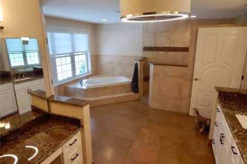 House in Port Richey, Florida 4 bedrooms, 341.14 sq.m. № 2210038 - photo 14