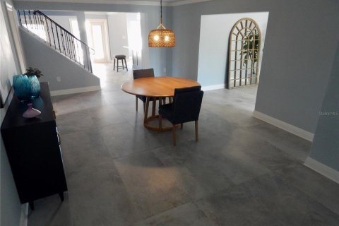 House in Port Richey, Florida 4 bedrooms, 341.14 sq.m. № 2210038 - photo 18