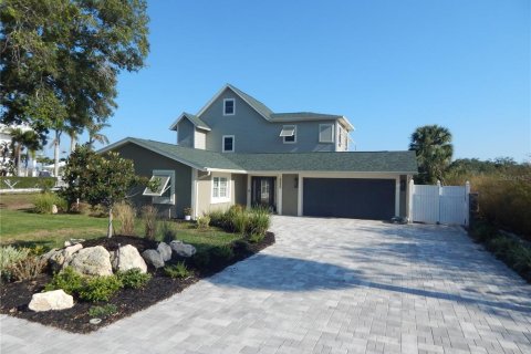 House in Port Richey, Florida 4 bedrooms, 341.14 sq.m. № 2210038