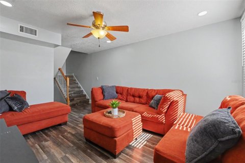 Townhouse in Tampa, Florida 2 bedrooms, 96.99 sq.m. № 2237971 - photo 4