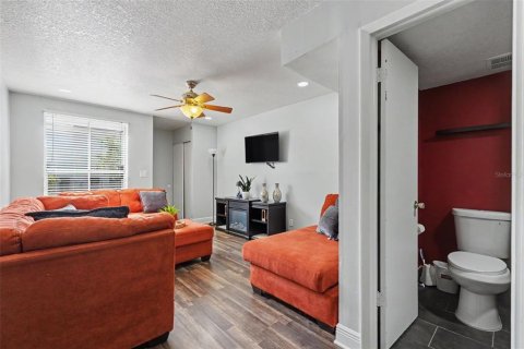Townhouse in Tampa, Florida 2 bedrooms, 96.99 sq.m. № 2237971 - photo 7