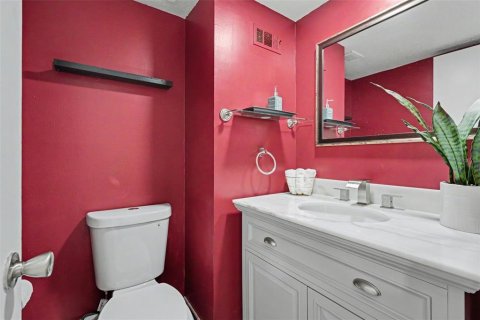Townhouse in Tampa, Florida 2 bedrooms, 96.99 sq.m. № 2237971 - photo 20