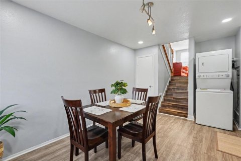 Townhouse in Tampa, Florida 2 bedrooms, 96.99 sq.m. № 2237971 - photo 12