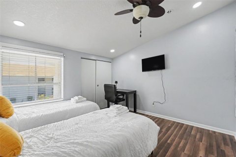 Townhouse in Tampa, Florida 2 bedrooms, 96.99 sq.m. № 2237971 - photo 22