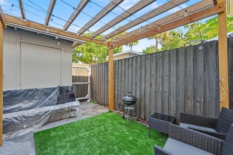 Townhouse in Tampa, Florida 2 bedrooms, 96.99 sq.m. № 2237971 - photo 24