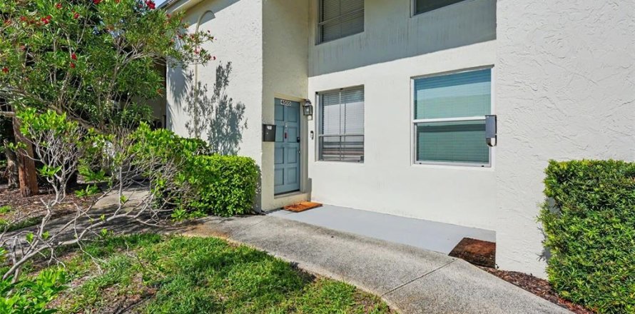 Townhouse in Tampa, Florida 2 bedrooms, 96.99 sq.m. № 2237971