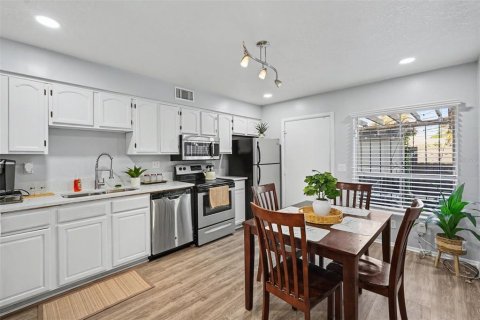 Townhouse in Tampa, Florida 2 bedrooms, 96.99 sq.m. № 2237971 - photo 2