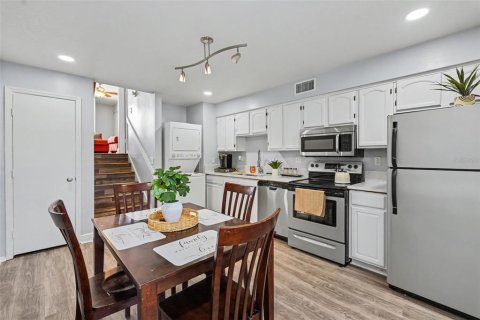 Townhouse in Tampa, Florida 2 bedrooms, 96.99 sq.m. № 2237971 - photo 11