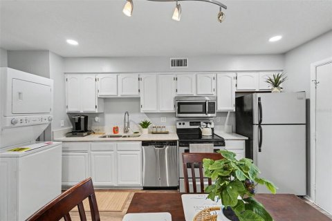 Townhouse in Tampa, Florida 2 bedrooms, 96.99 sq.m. № 2237971 - photo 13