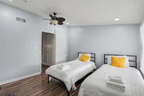 Townhouse in Tampa, Florida 2 bedrooms, 96.99 sq.m. № 2237971 - photo 23