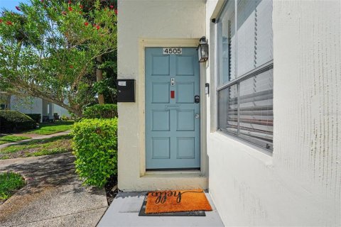 Townhouse in Tampa, Florida 2 bedrooms, 96.99 sq.m. № 2237971 - photo 30