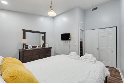 Townhouse in Tampa, Florida 2 bedrooms, 96.99 sq.m. № 2237971 - photo 17