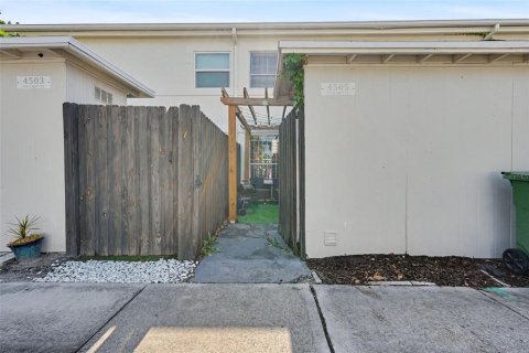 Townhouse in Tampa, Florida 2 bedrooms, 96.99 sq.m. № 2237971 - photo 26