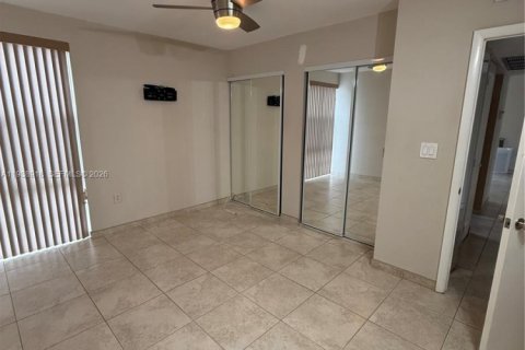 Copropriété à louer à Sunny Isles Beach, Floride: 2 chambres, 71.26 m2 № 2056819 - photo 18