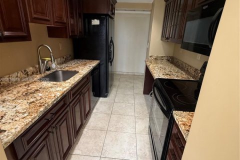 Copropriété à louer à Sunny Isles Beach, Floride: 2 chambres, 71.26 m2 № 2056819 - photo 15