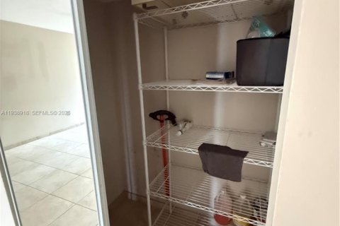 Copropriété à louer à Sunny Isles Beach, Floride: 2 chambres, 71.26 m2 № 2056819 - photo 17