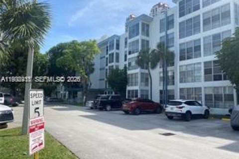 Copropriété à louer à Sunny Isles Beach, Floride: 2 chambres, 71.26 m2 № 2056819 - photo 8