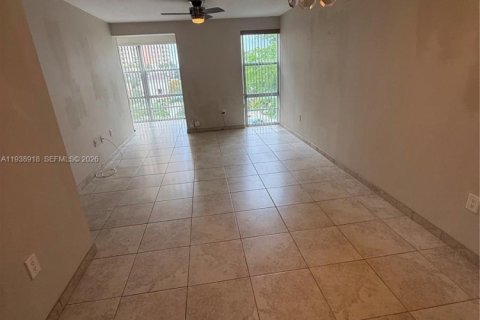 Copropriété à louer à Sunny Isles Beach, Floride: 2 chambres, 71.26 m2 № 2056819 - photo 11