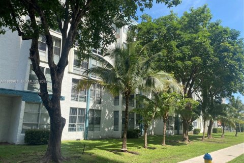 Copropriété à louer à Sunny Isles Beach, Floride: 2 chambres, 71.26 m2 № 2056819 - photo 2