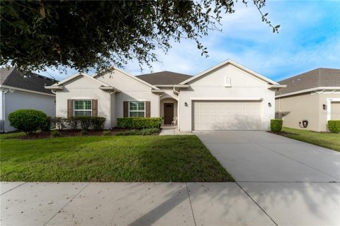 House in Saint Cloud, Florida 4 bedrooms, 226.59 sq.m. № 2394264