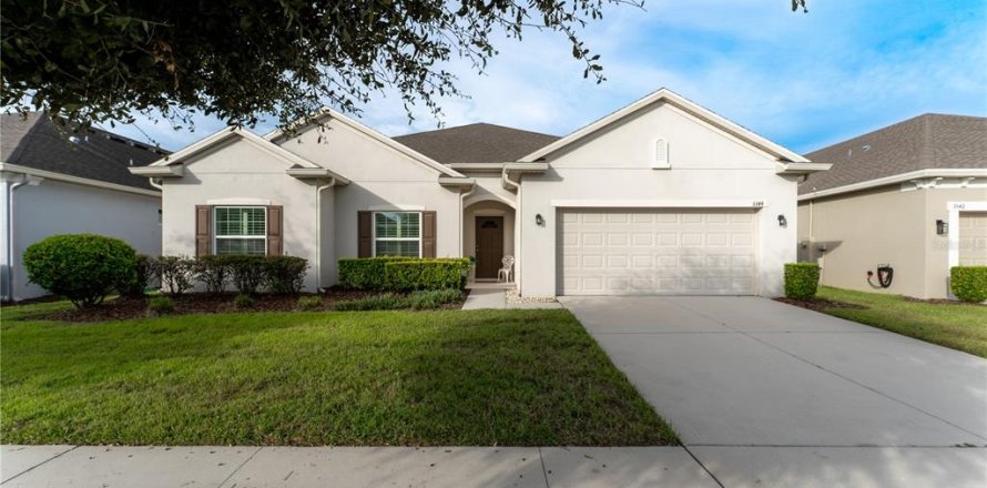 House in Saint Cloud, Florida 4 bedrooms, 226.59 sq.m. № 2394264